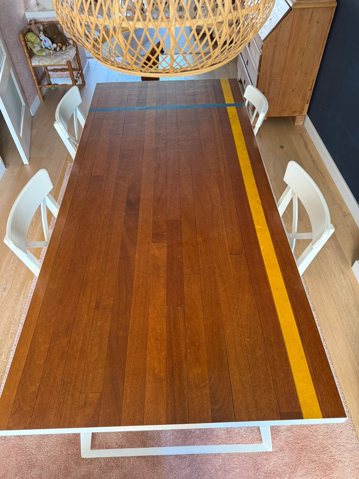 Unieke eettafel met blad van vintage gymzaalvloer, 200 cm of meer, 50 tot 100 cm, Zo goed als nieuw, Vijf personen of meer