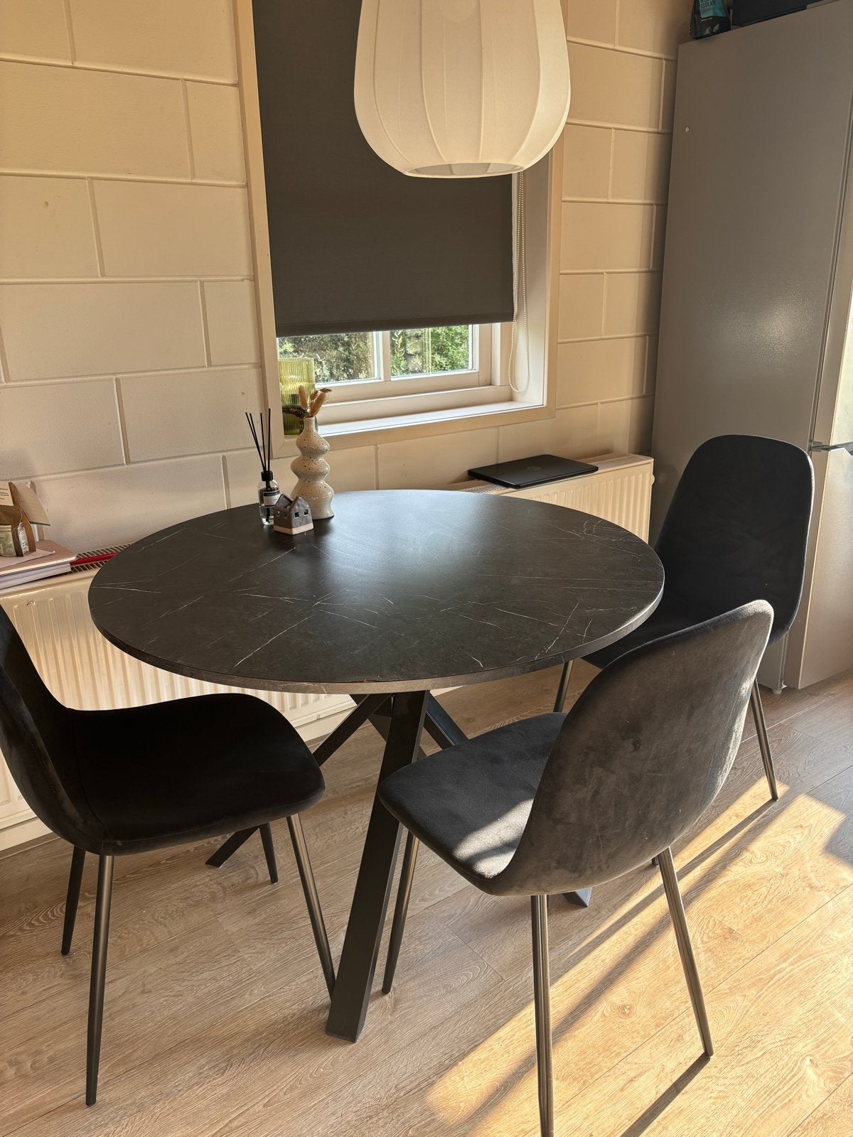 Ronde eettafel met 3 stoelen - Ikea Mariedamm, Huis en Inrichting, Overige materialen, Gebruikt, Rond, Drie personen