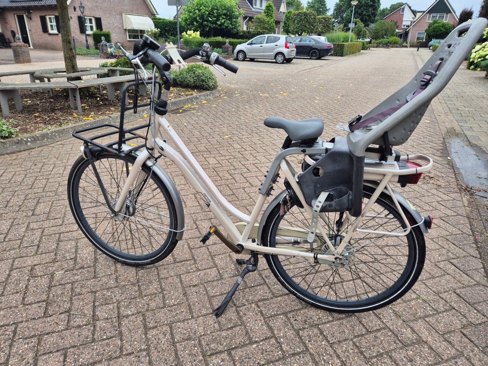 Cortina Roots Mamafiets met Yepp fietsstoeltje en mand, Fietsen en Brommers, Fietsen | Dames | Moederfietsen, Gebruikt, Mandje