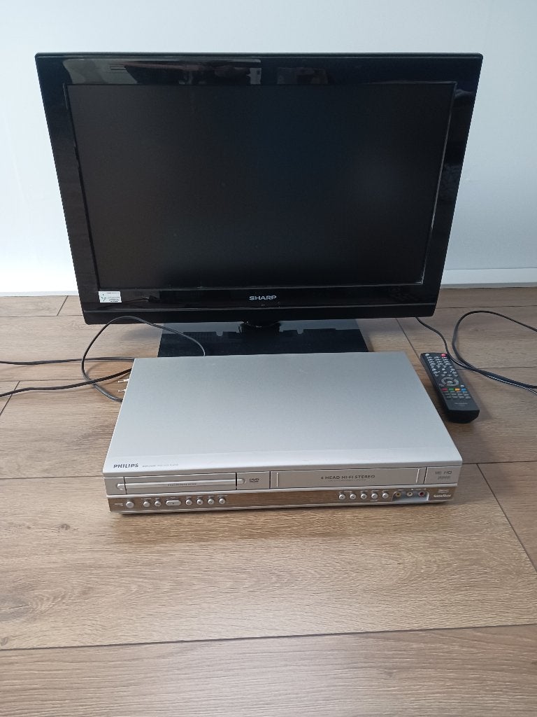 Philips DVD-speler/videorecorder met 26 inch sharp tv, Ophalen, Philips, Gebruikt, 50 Hz