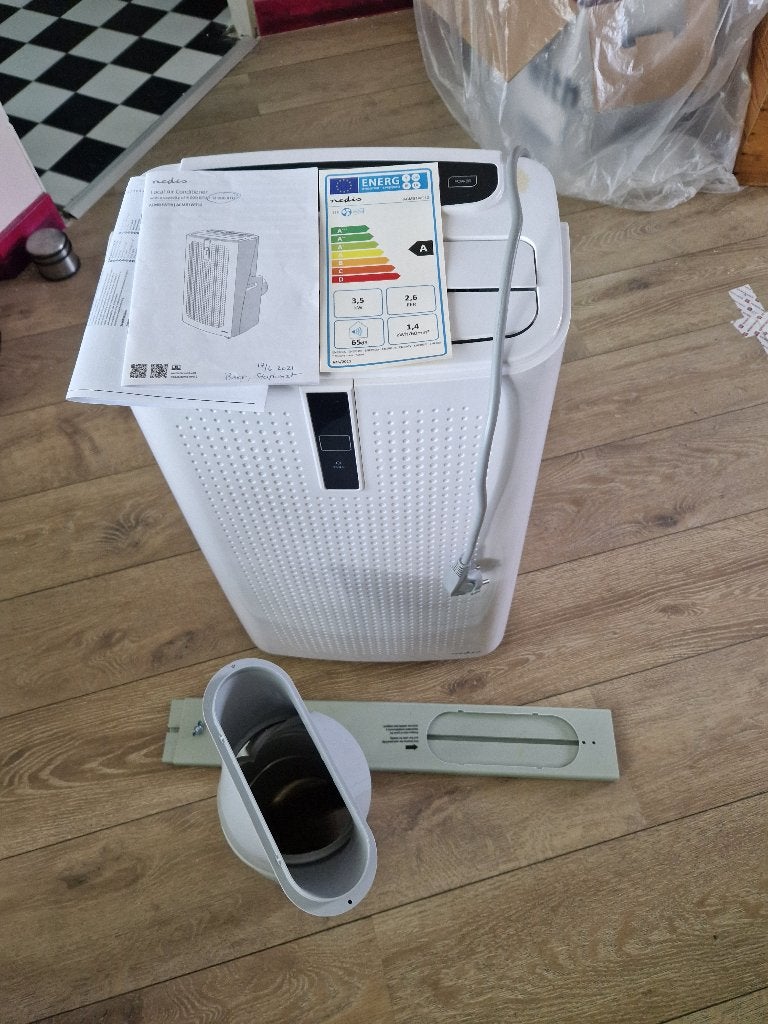 Airconditioning Nedis ACMB1WT9, 12.000 BTU, Ophalen, Timer, 3 snelheden of meer, Zo goed als nieuw