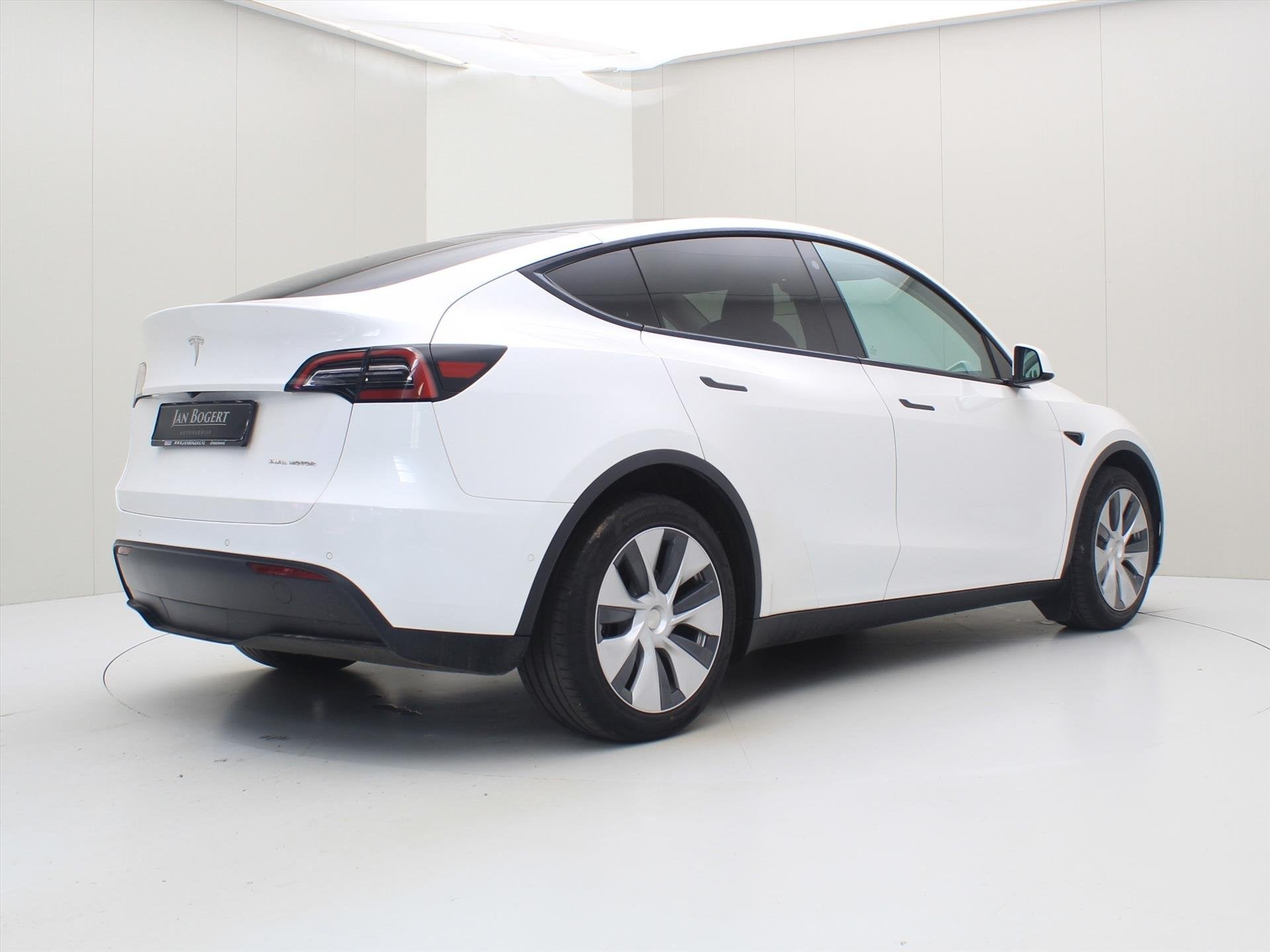 Foto 2 van Tesla Model Y Long Range AWD 75kWh 351pk [ AMD RYZEN+AUTOPIL