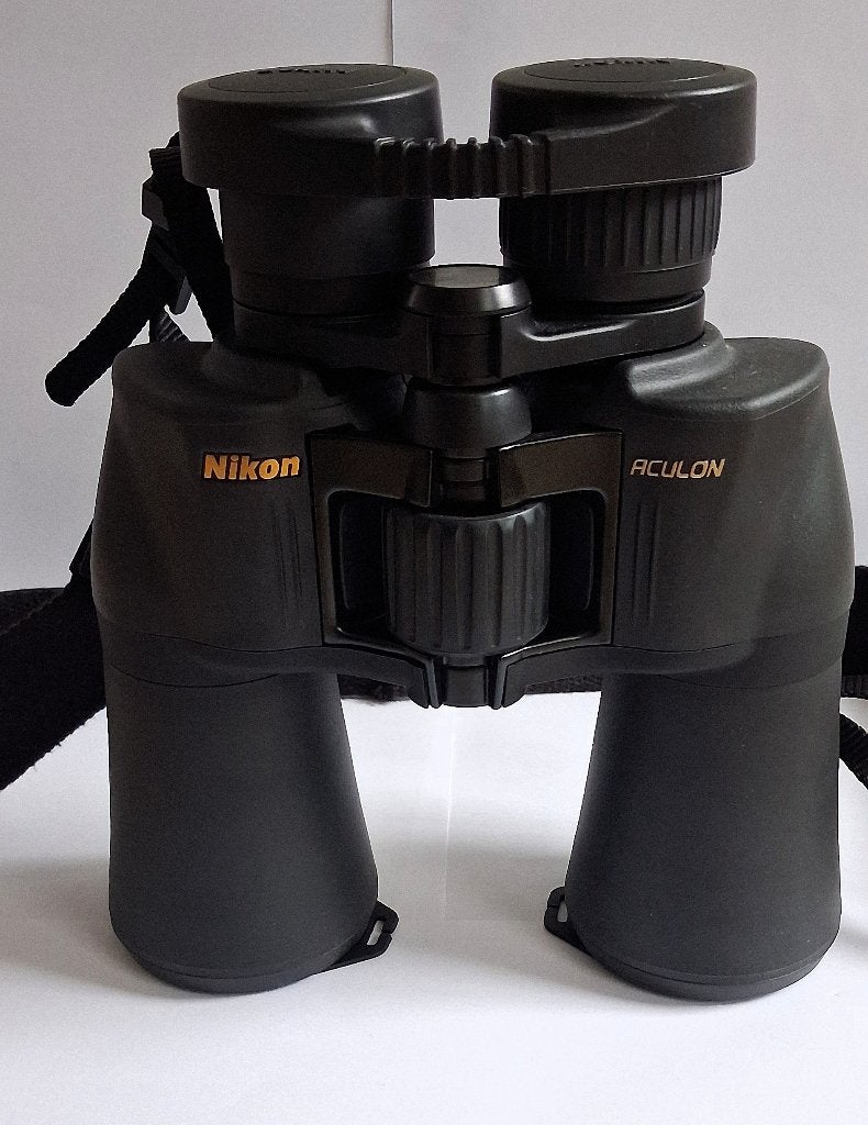 Nikon Aculon A211 (10 - 22 x 50) verrekijker, Zo goed als nieuw, 20x of meer, Met hoes of tas, Porro (met knik)