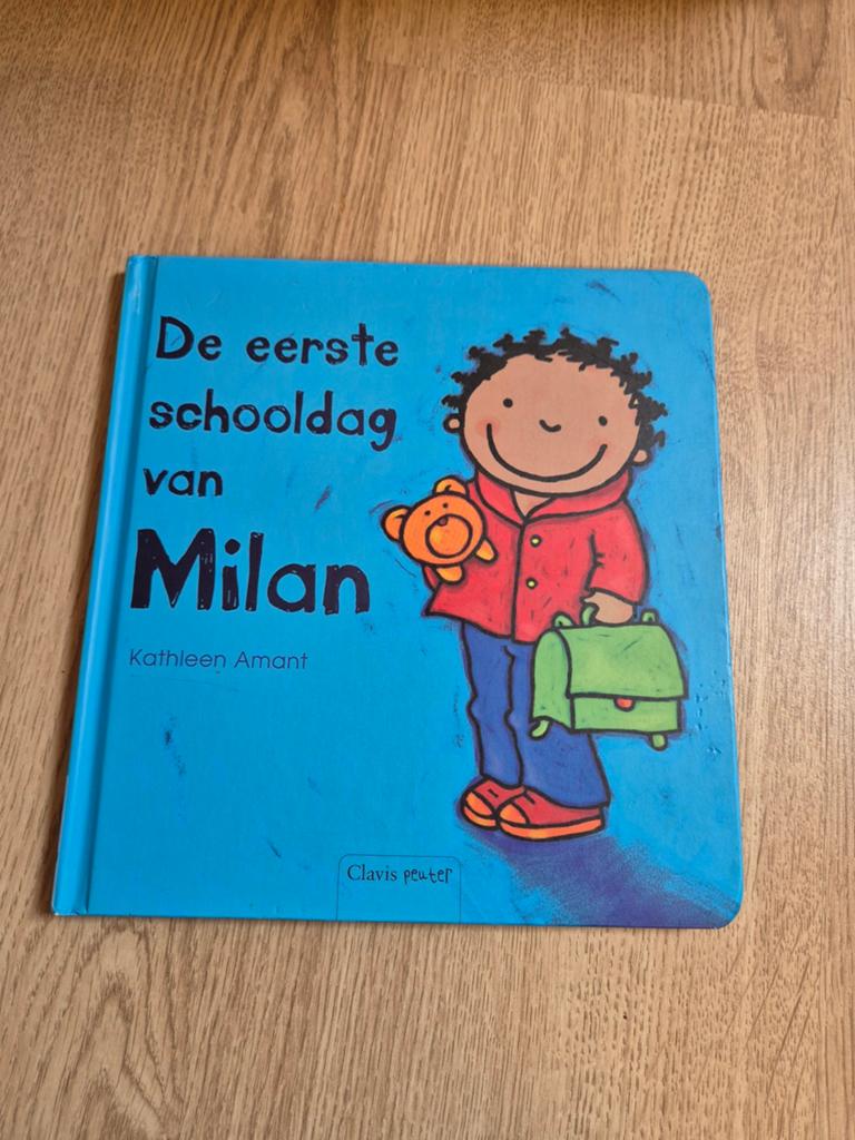 Boek - de eerste schooldag van Milan, Ophalen of Verzenden