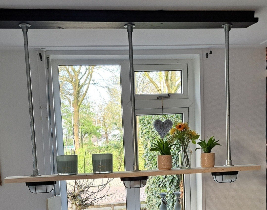 Industriële hanglamp met houten balk en metalen buizen, Ophalen, E27 (groot), Zo goed als nieuw, Industrieel