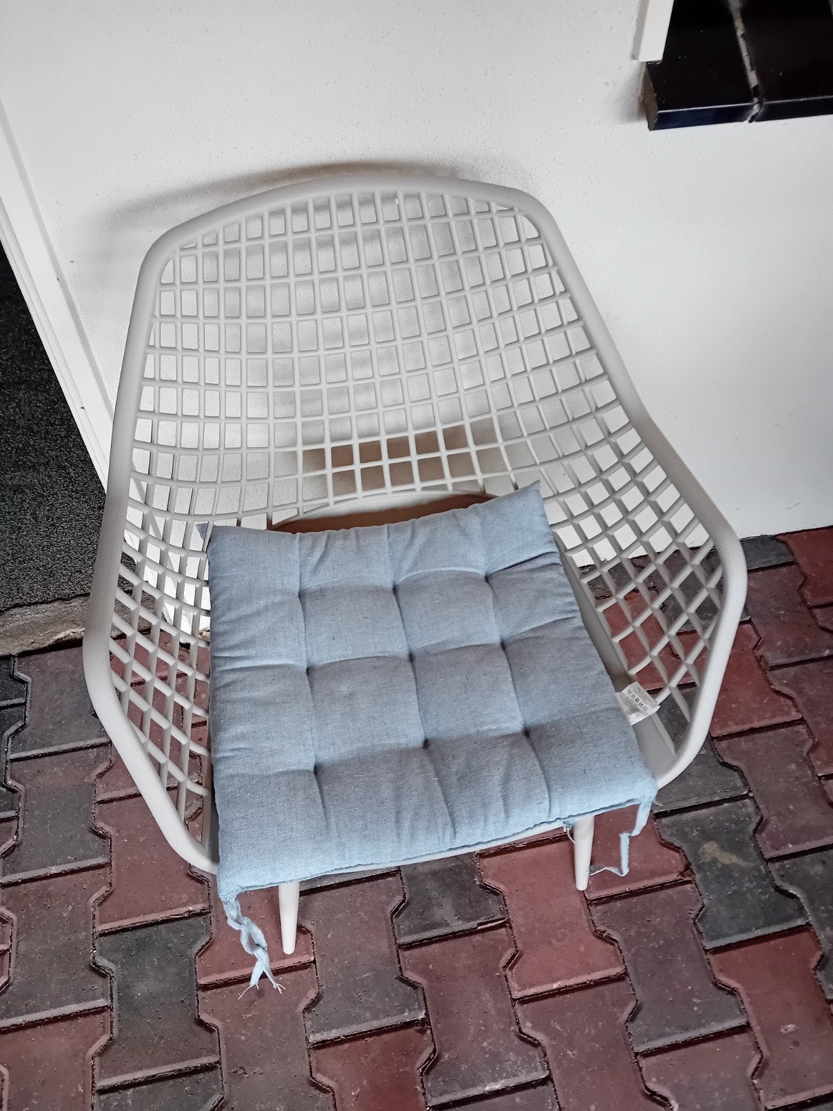 4 Moderne licht grijze stoelen., Tuin en Terras, Tuinstoelen, Nieuw, Ophalen