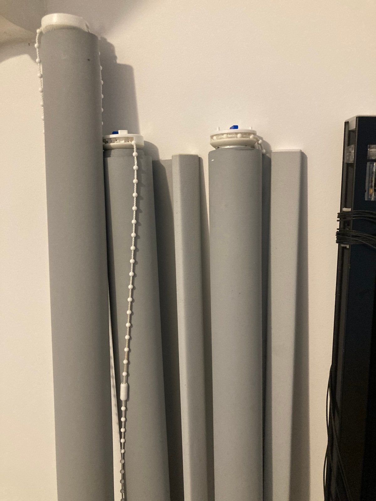 3 grijze rolgordijnen en 1 zwarte luxaflex, Huis en Inrichting, Ophalen, Zo goed als nieuw, Rolgordijn, Grijs