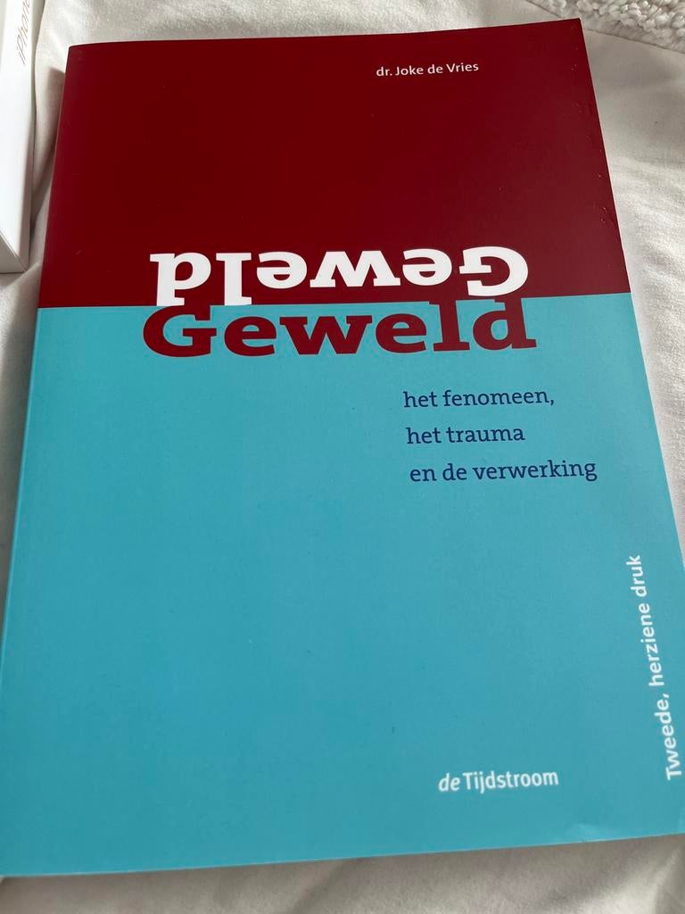 Geweld: Het fenomeen, het trauma en de verwerking (HBO), Ophalen, Gamma, Zo goed als nieuw, HBO