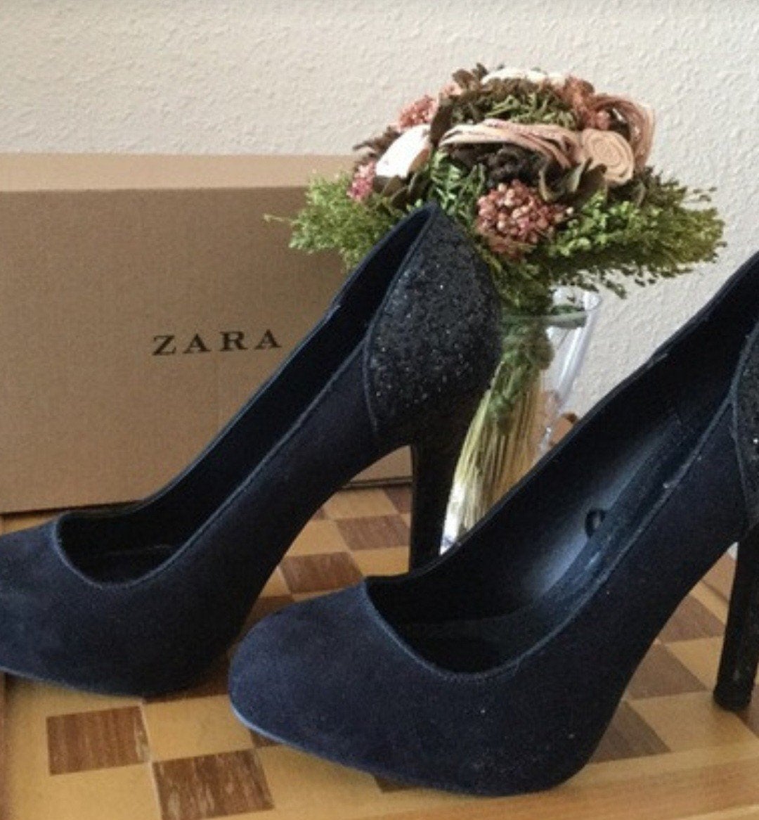 Donkerblauwe pumps maat 38 - Zo goed als nieuw, Pumps, Blauw, Zara, Ophalen of Verzenden