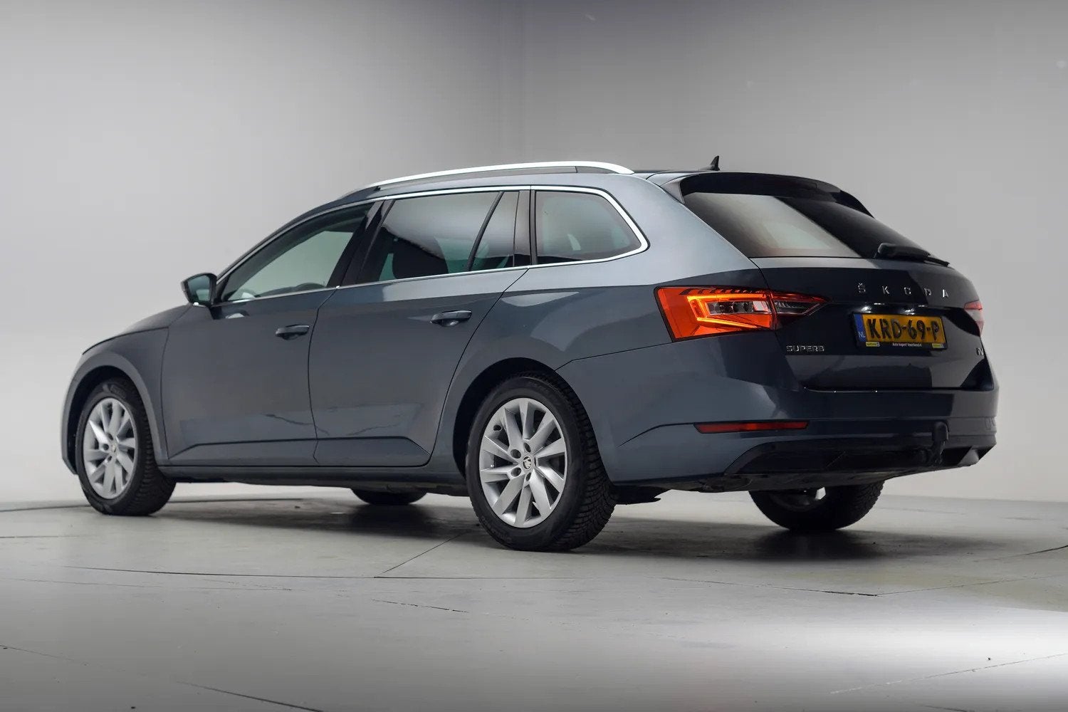 Skoda Superb COMBI 1.4 TSI iV PHEV Business Edition Aut. [ T, Auto's, Skoda, Gebruikt, Plug-in hybride, Automatische klimaatregeling
