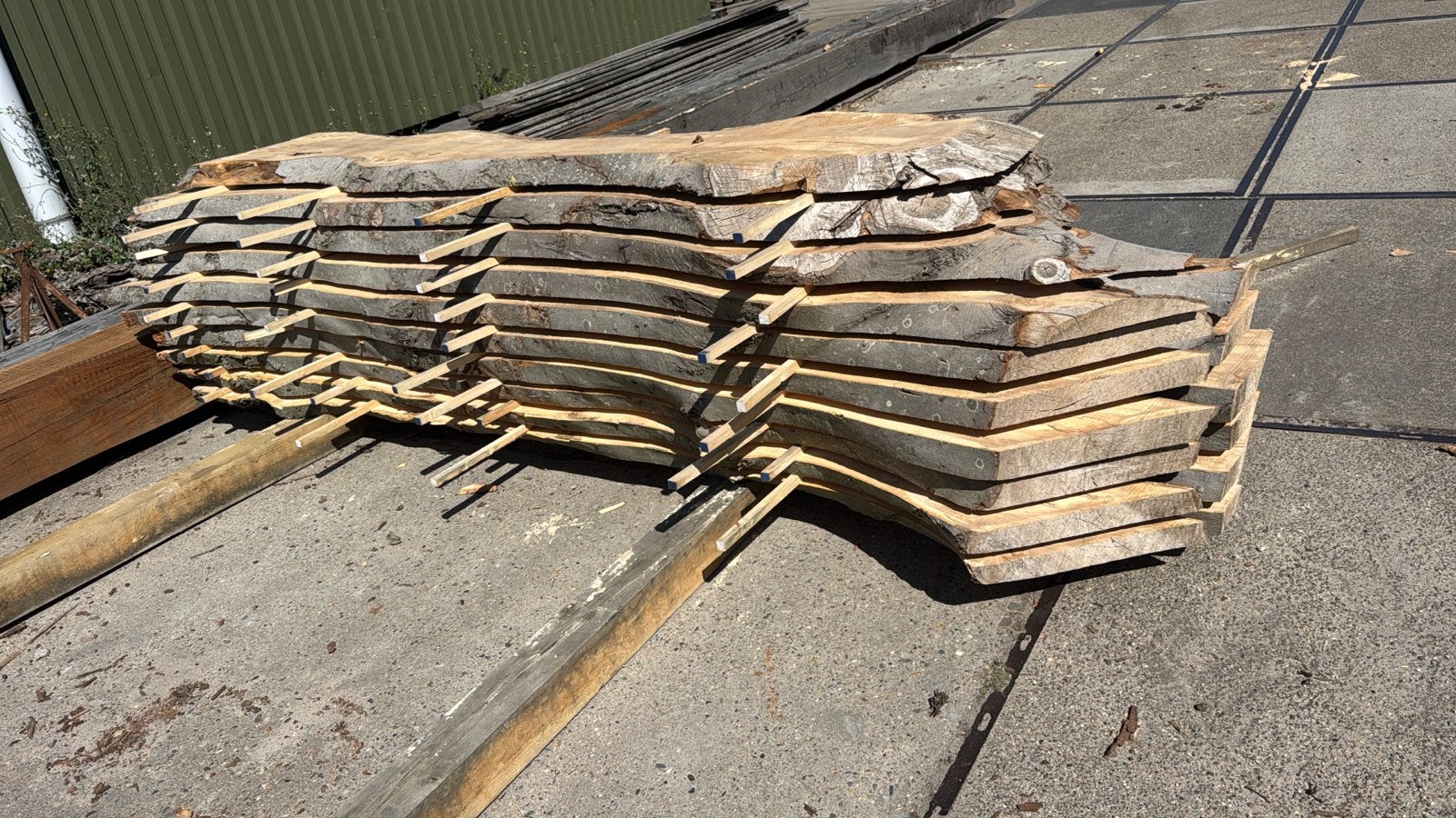 Gezaagde boomstammen schaaldelen, Gebruikt, Ophalen of Verzenden, 200 tot 250 cm, Plank
