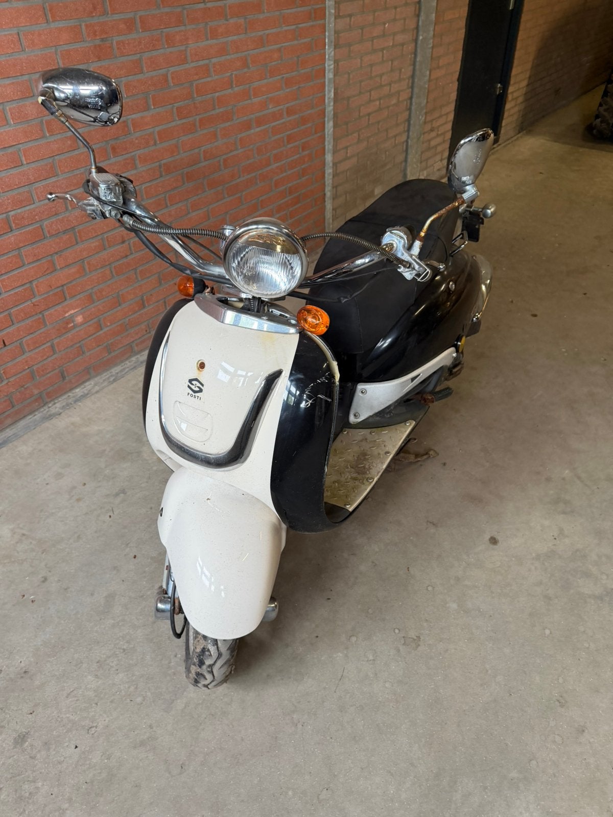 Fosti scooter, Fietsen en Brommers, Snorfietsen en Snorscooters, Ophalen, Zo goed als nieuw, Benzine, Overige merken
