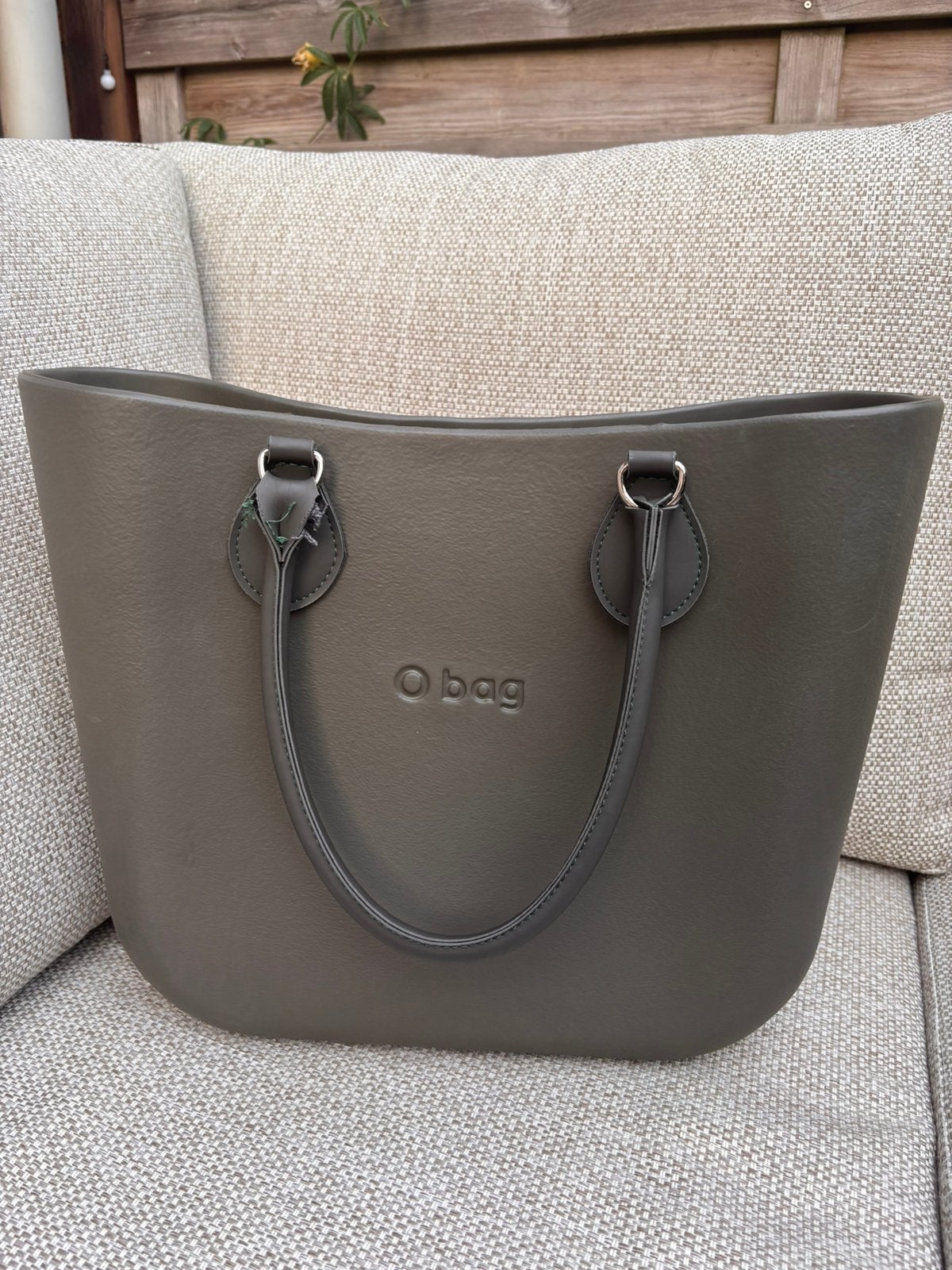 Iconische O Bag - ZGAN!! - khaki kleur, Sieraden, Tassen en Uiterlijk, Ophalen of Verzenden, Zo goed als nieuw, Overige kleuren