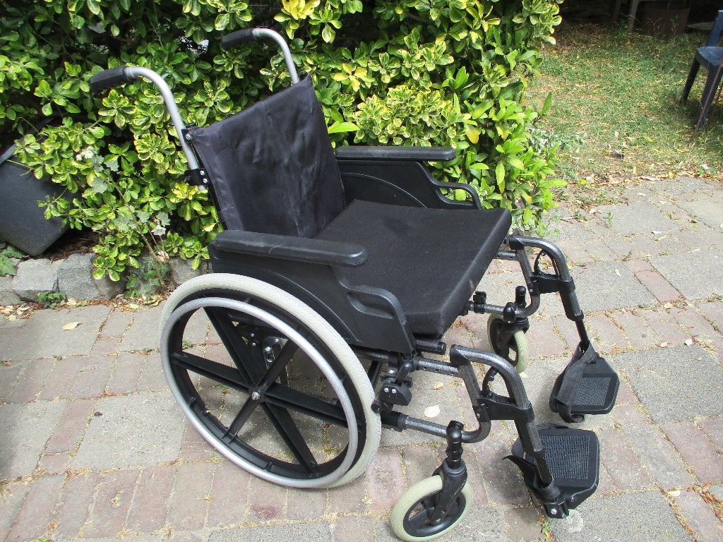 Rolstoel voor grotere en zwaardere personen (max 160 kg), Diversen, Ophalen, Inklapbaar, Zo goed als nieuw, Duwrolstoel