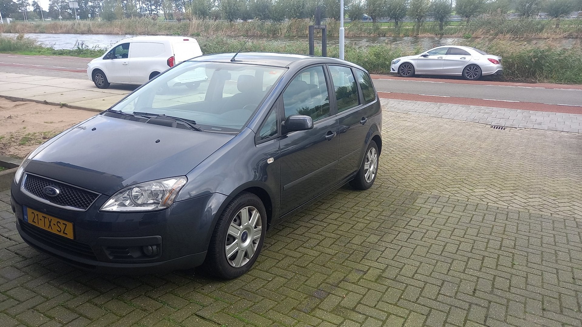 Ford Focus C-Max 1.6 TDCi AIRCO/CRUISE/148800KM NAP!/TREKHAA, Voorwielaandrijving, Dealer onderhouden, Gebruikt, Zwart