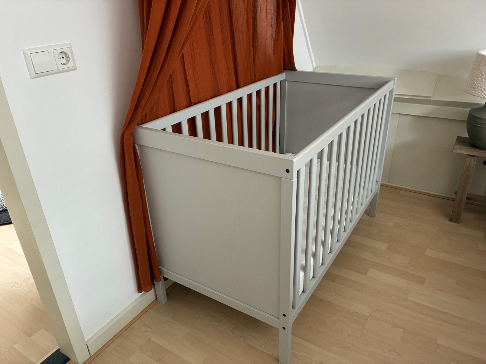 Ikea kinderbedje met matras en matrashoes, Kinderen en Baby's, Ophalen, Zo goed als nieuw, Jongetje of Meisje