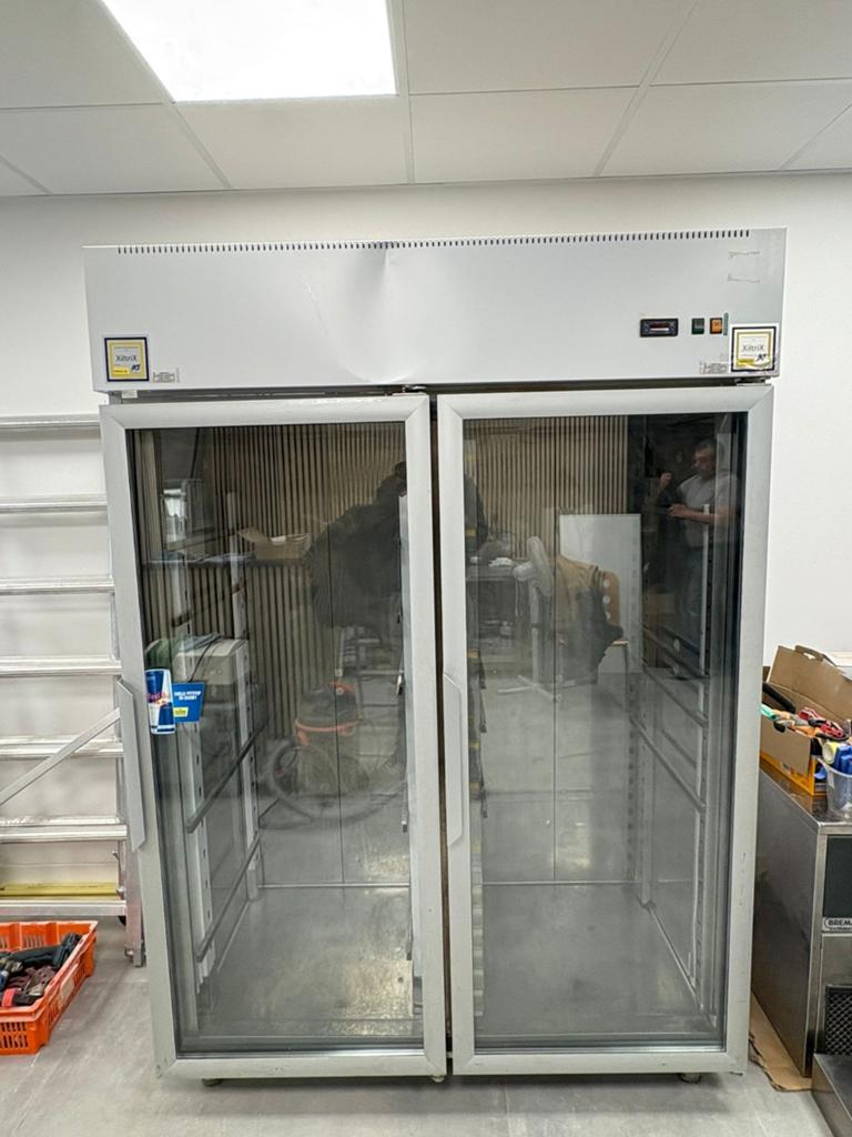 Grote Koelkast met Glazen Deuren - Perfect voor Horeca, 200 liter of meer, 60 cm of meer, Zonder vriesvak, Gebruikt