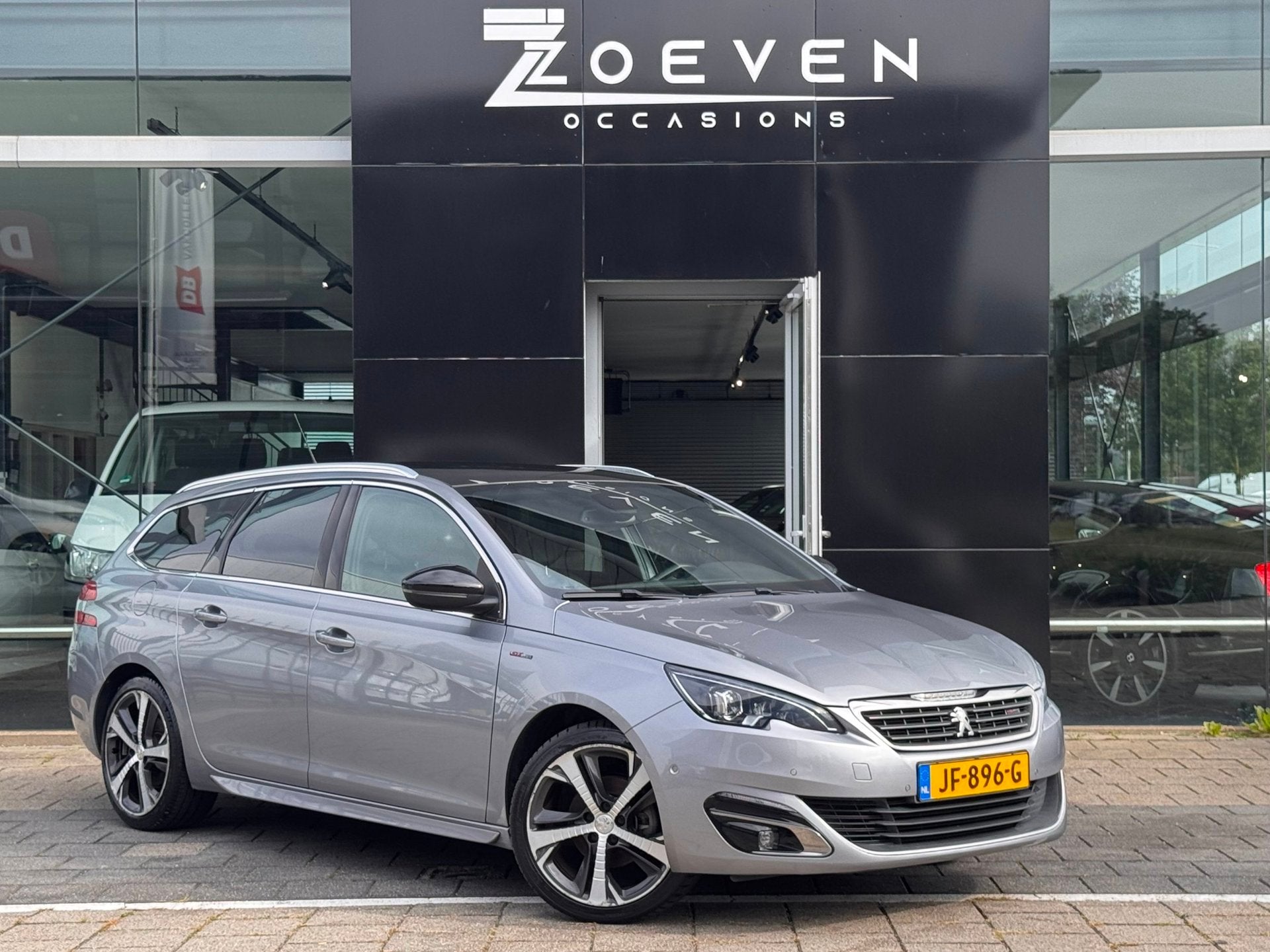 Foto 2 van Peugeot 308 SW 1.2 PureTech GT-line