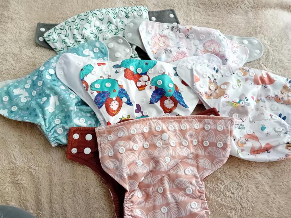 10 wasbare luiers (7 pocket, 3 AIO) + 20+ inleggers, Ophalen, Gebruikt