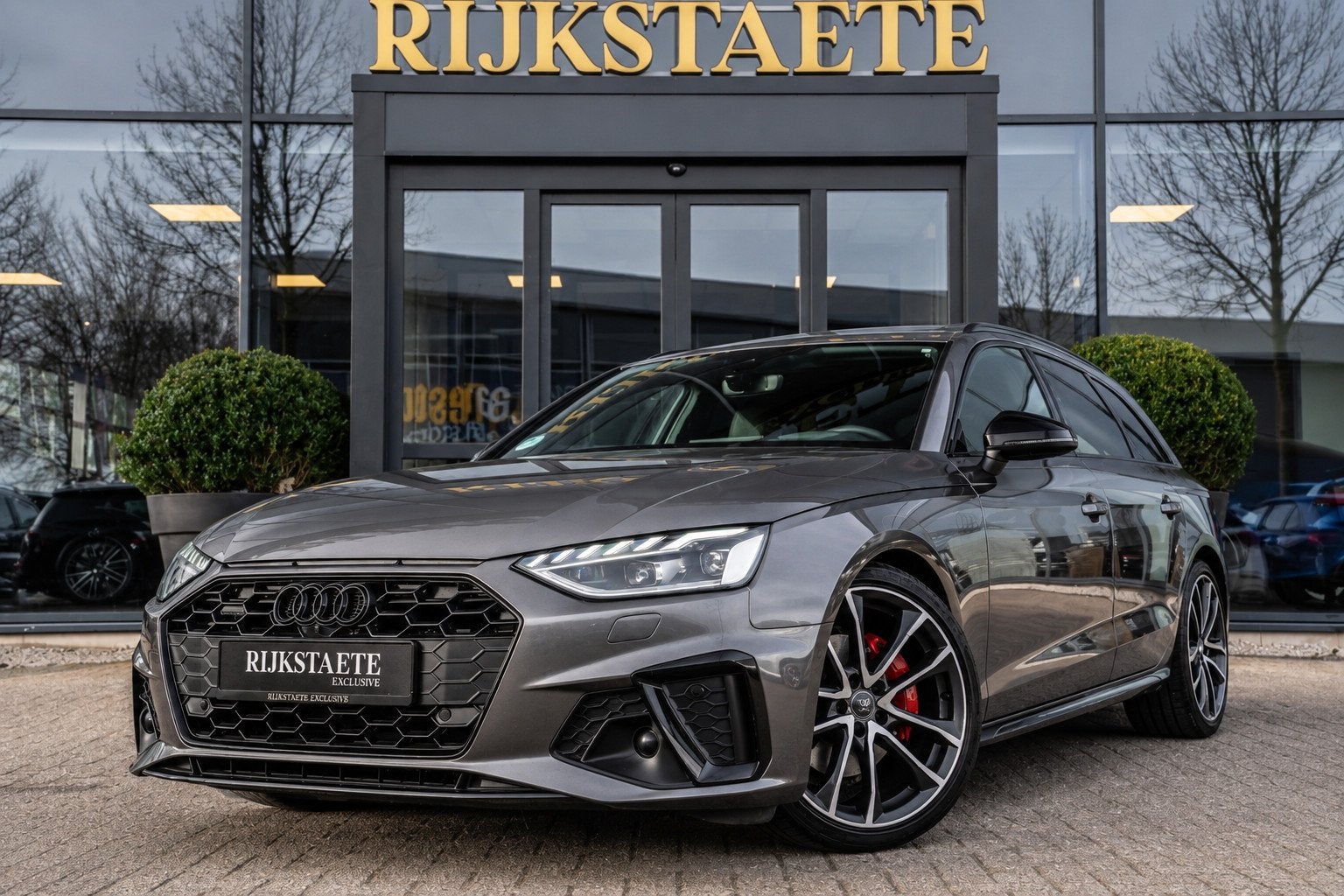 Audi A4 Avant 40 TDI|PANO|TREKHAAK|MASSAGE|ACC|19''|HEAD-UP, Met garantie (alle), A4, 23 km/l, Leder