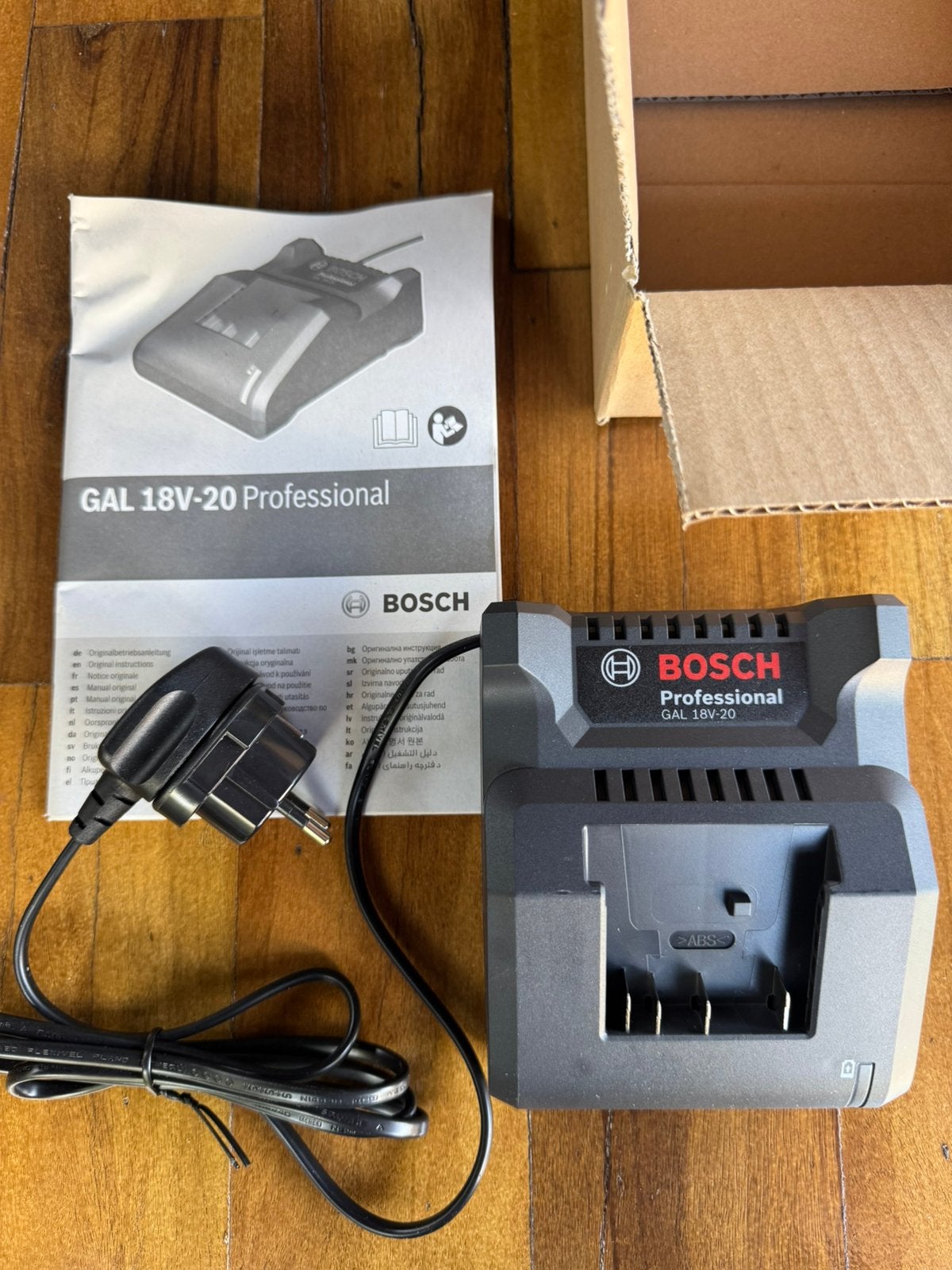 Nieuw bosch lader Gal 18V-20 in doos 14€, Ophalen of Verzenden, Nieuw, Boor- en Schroefmachine
