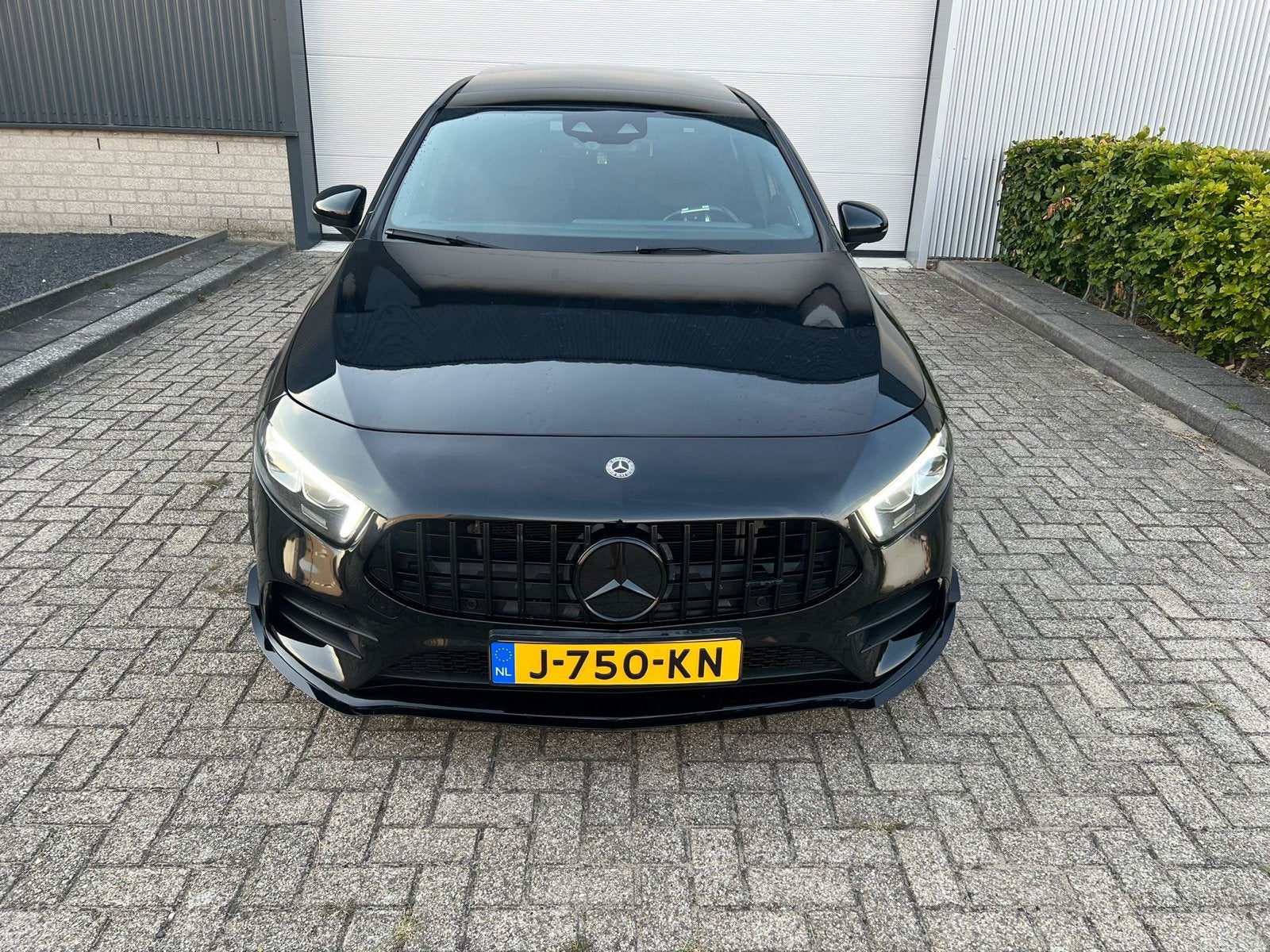 Mercedes A200 AMG Line 163PK 2019 Zwart PANO A35 AMG Pakket, Auto's, Mercedes-Benz, 4 cilinders, 690 kg, 1600 kg, Sedan