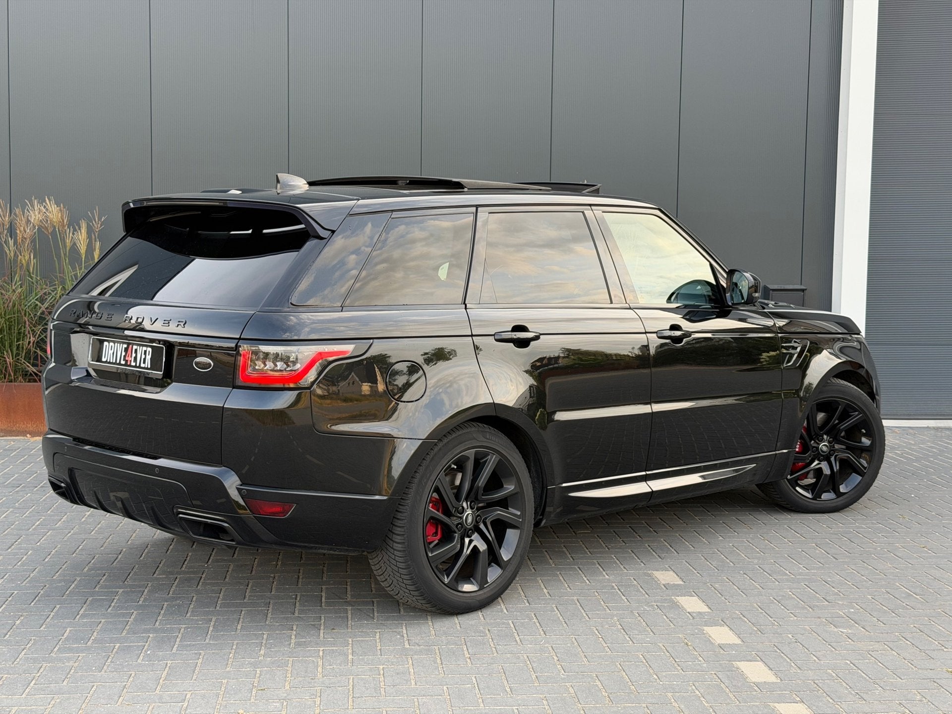 Land Rover Range Rover Sport 2.0 P400e HSE Dynamic BLACK M19, Auto's, Automaat, Gebruikt, 2500 kg, Zwart