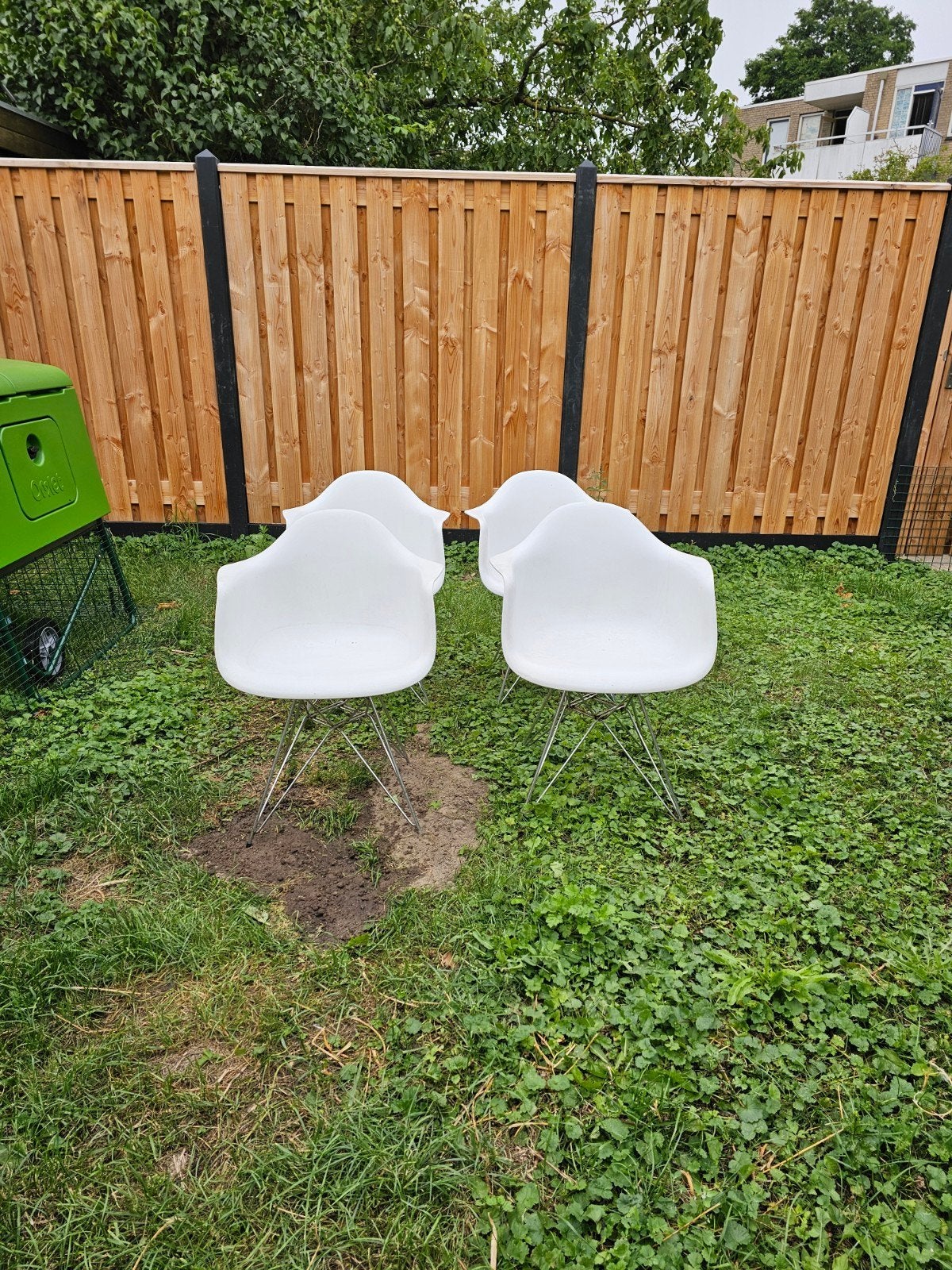 4 witte thuinstoelen GRATIS!, Ophalen, Gebruikt, Kunststof