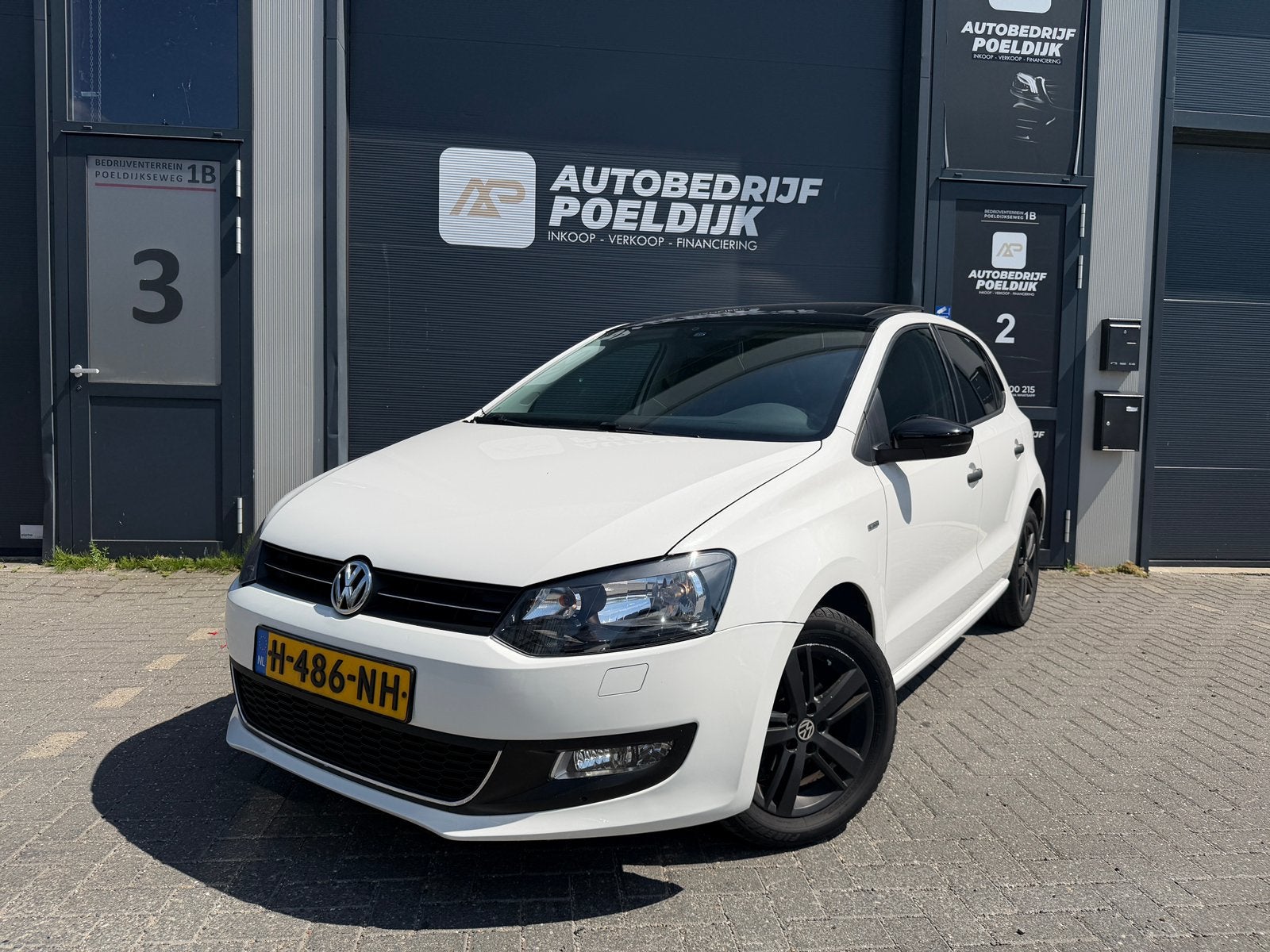 Volkswagen Polo 1.2 6V 44KW 5D Match 2012 Wit Panorama Pdc, Voorwielaandrijving, 40 €/maand, Zwart, 1198 cc