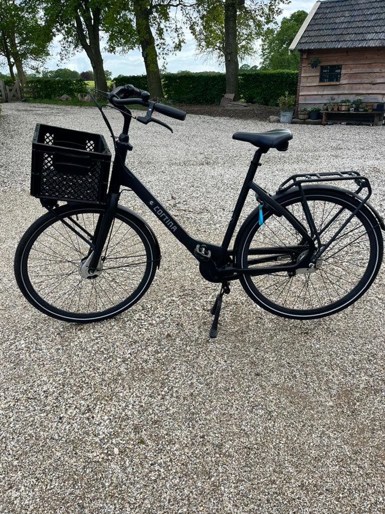 Cortina fiets met voordrager en krat, Ophalen of Verzenden, Gebruikt