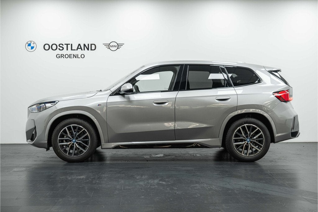 BMW iX1 eDrive20 M Sport / Sportstoelen / Keyless Entry / Ac, Auto's, BMW, Gebruikt, Zwart, Met garantie (alle), Origineel Nederlands