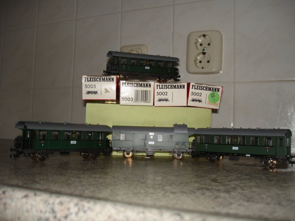 4 stuks fleischmann wagons ho € 30,00, Wisselstroom, Fleischmann, Wagon, Ophalen of Verzenden