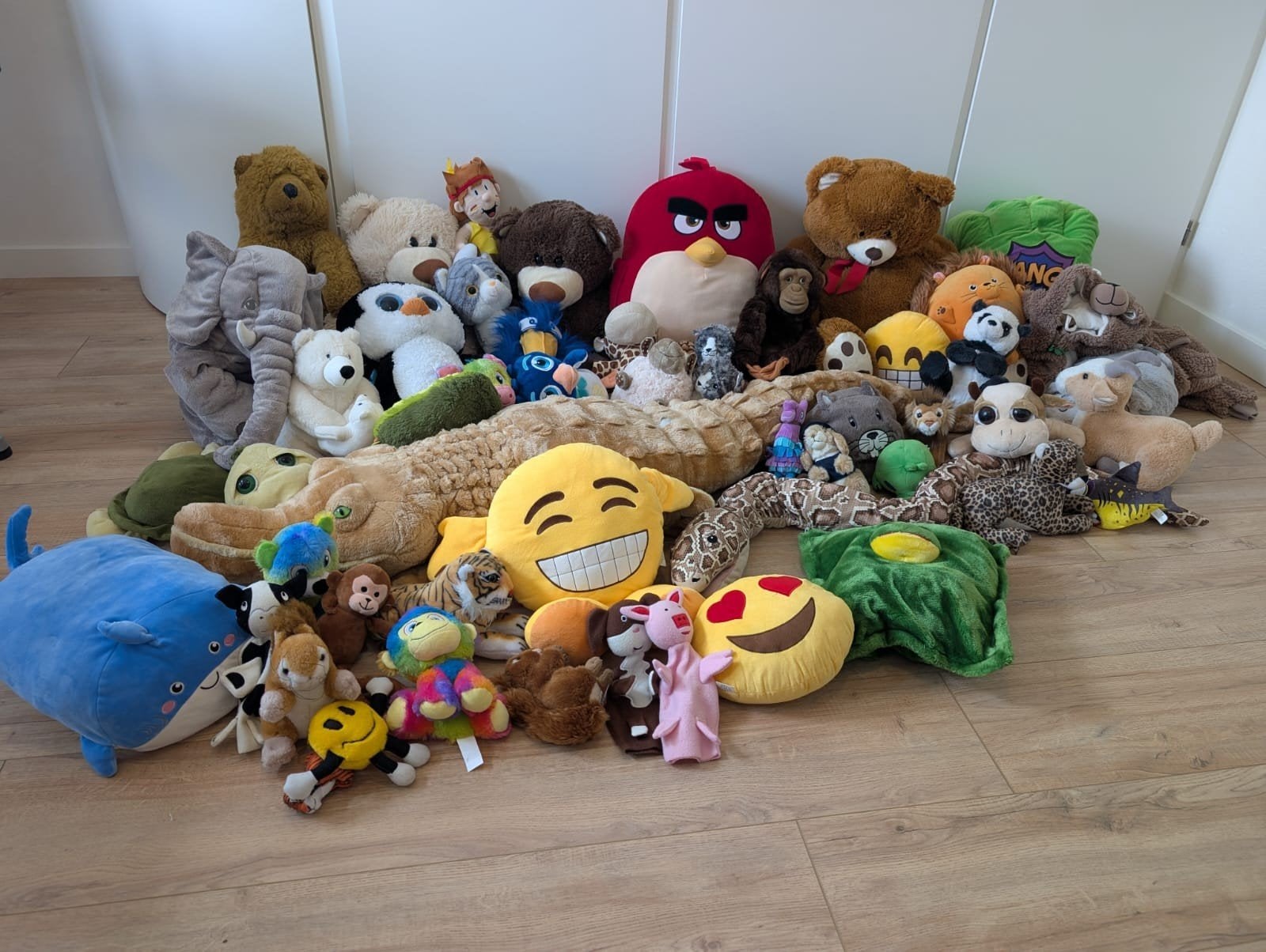 Grote beren, krokodil, knuffels en olifanten poef te koop, Ophalen, Zo goed als nieuw, Overige typen