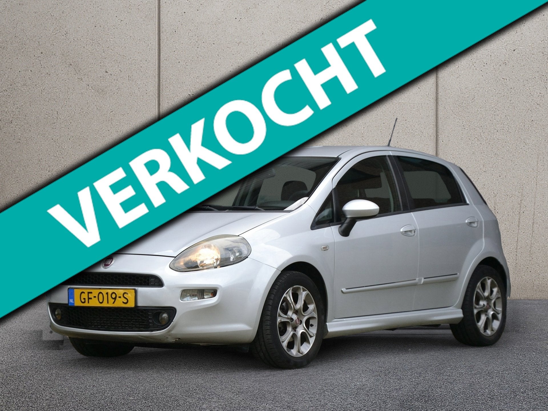 Fiat Punto Evo 0.9 TwinAir 100PK Lounge | Trekhaak | Climate, Voorwielaandrijving, 101 pk, Gebruikt, 49 €/maand