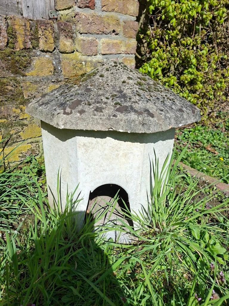 Betonnen dierenhuisje, Ophalen