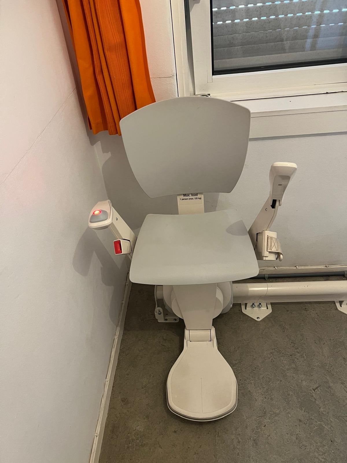 Traplift 3,5 jaar.  merk otolift, Ophalen, Gebruikt, Met bocht