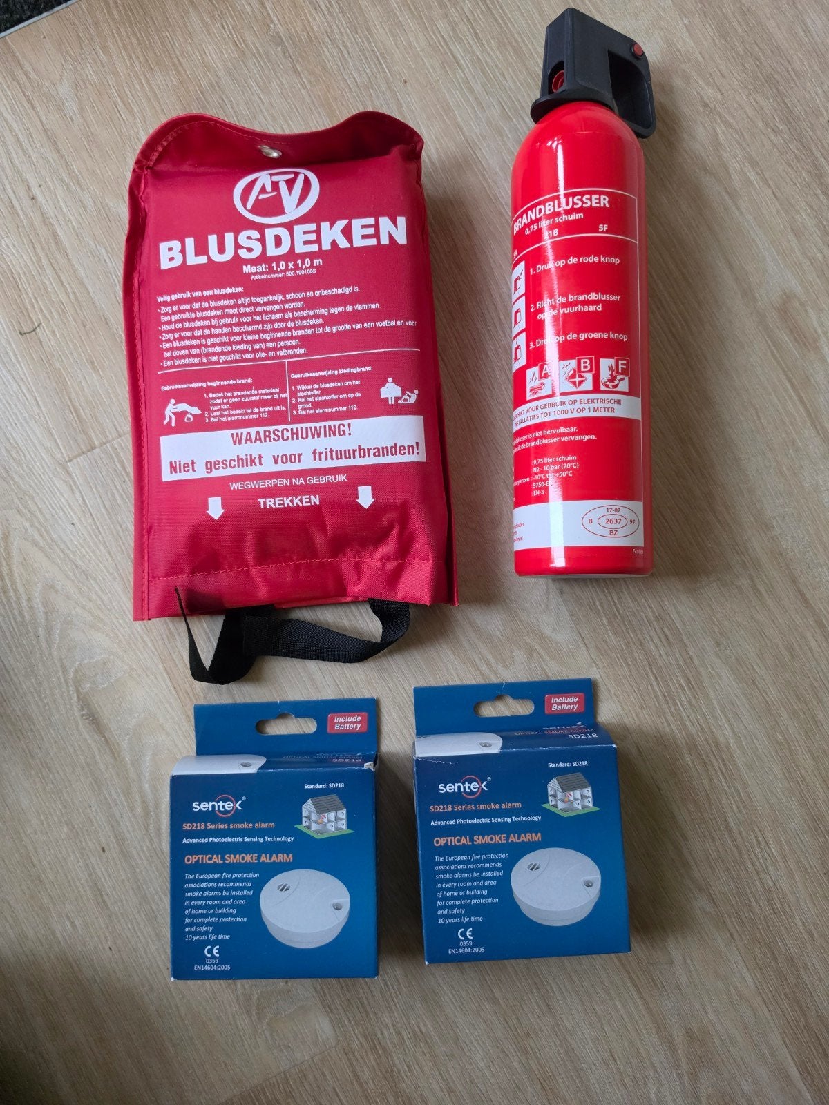 Brandblusset, schuimblusser en 2 Sentek rookmelders (nieuw), Ophalen of Verzenden, Nieuw, Compleet systeem, Rook
