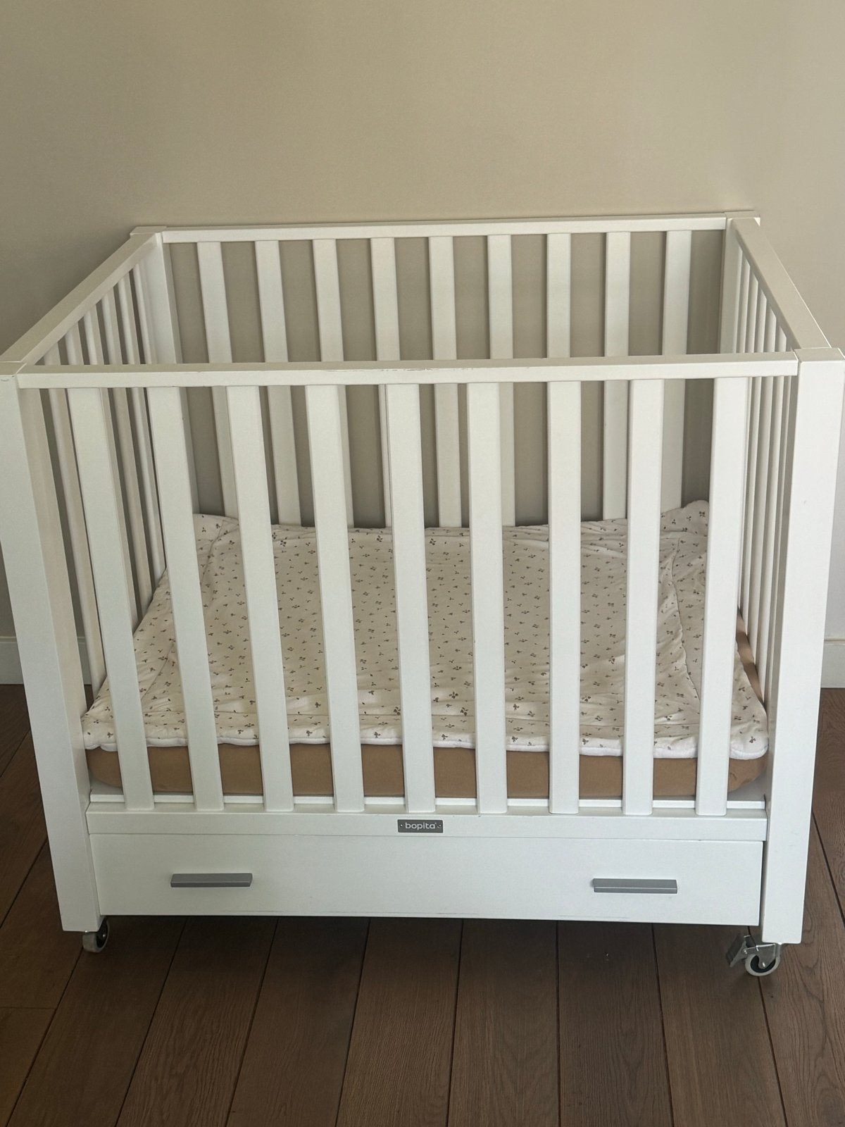 Witte Bopita box met lades, matras en boxkleed, Kinderen en Baby's, Ophalen, Gebruikt, Vierkant, In hoogte verstelbaar