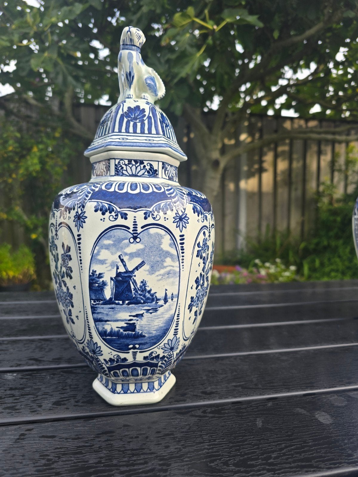 Prachtige Boch Delfts Blauwe deksel Vaas met Molen en Bloeme, Ophalen