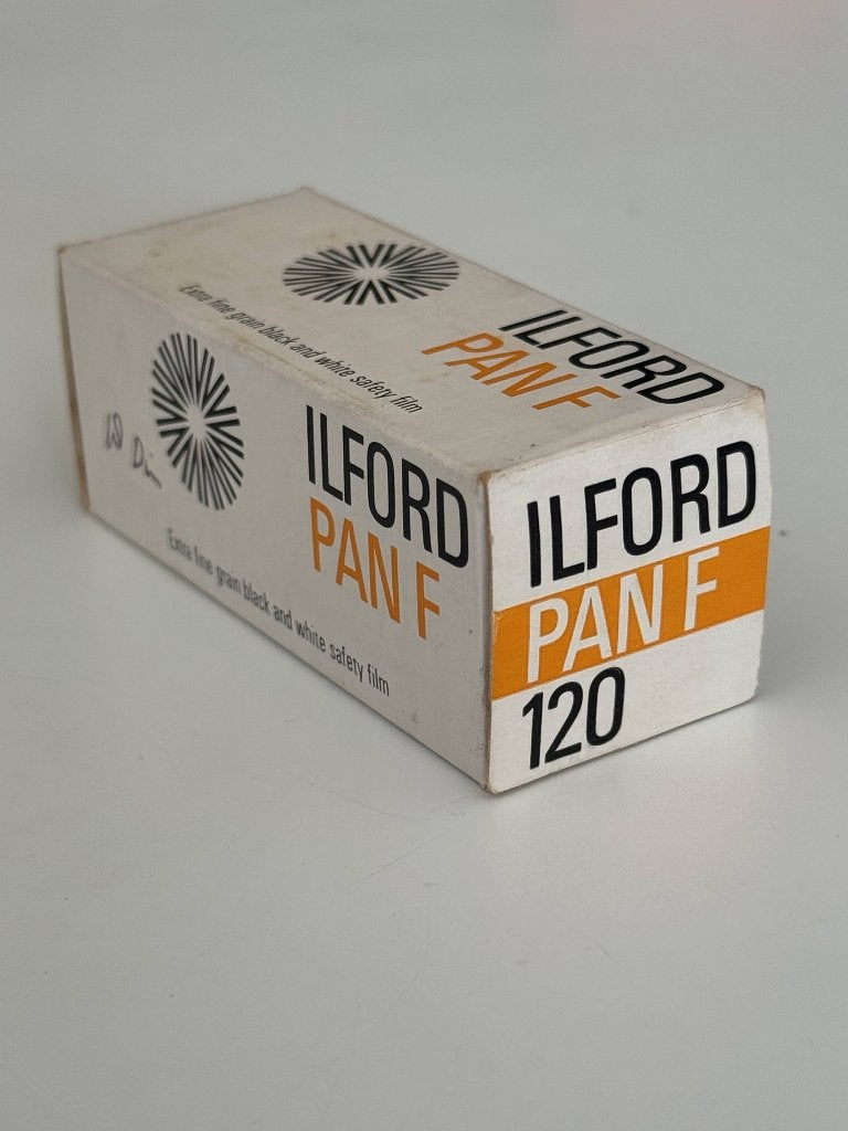 Ilford Pan F 120 expired film 1980 zwartwit rolfilm, Ophalen of Verzenden, 35mm film