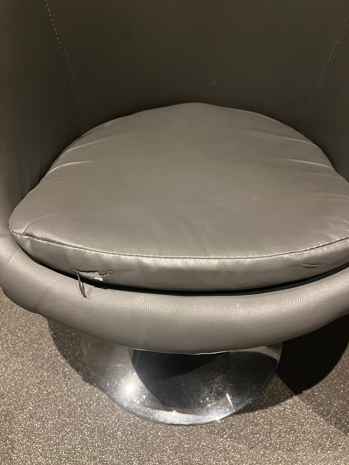 3x Grijze Fauteuils met Gebruikssporen op Kussens, Huis en Inrichting, Ophalen of Verzenden, Gebruikt, Stof, 75 tot 100 cm