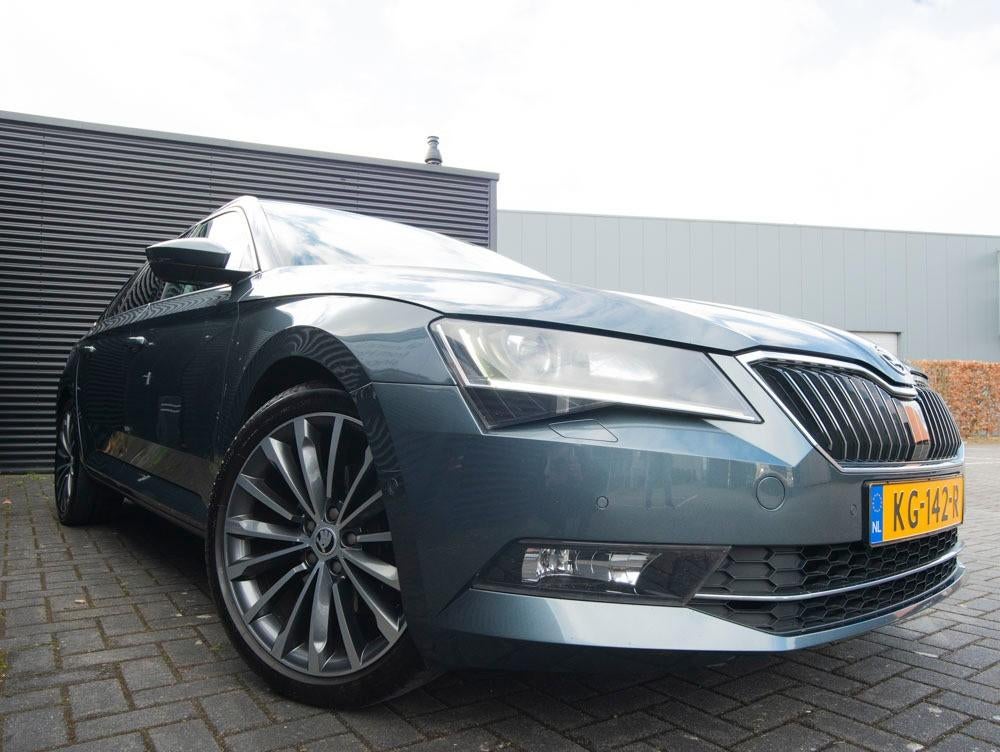 Skoda Superb 1.6 TDI DSG-7 PANO/LEER/CANTON/STOELVERWARMING, Auto's, Skoda, Euro 6, Diesel, 750 kg, 1400 kg