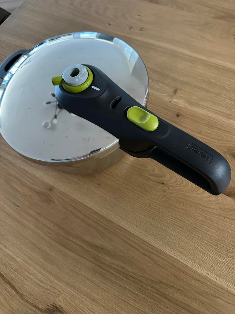 Tefal Snelkookpan - Perfect voor snelle en gezonde maaltijde, Kookpan of Snelkookpan, Inductieplaat, Ophalen of Verzenden, Zo goed als nieuw