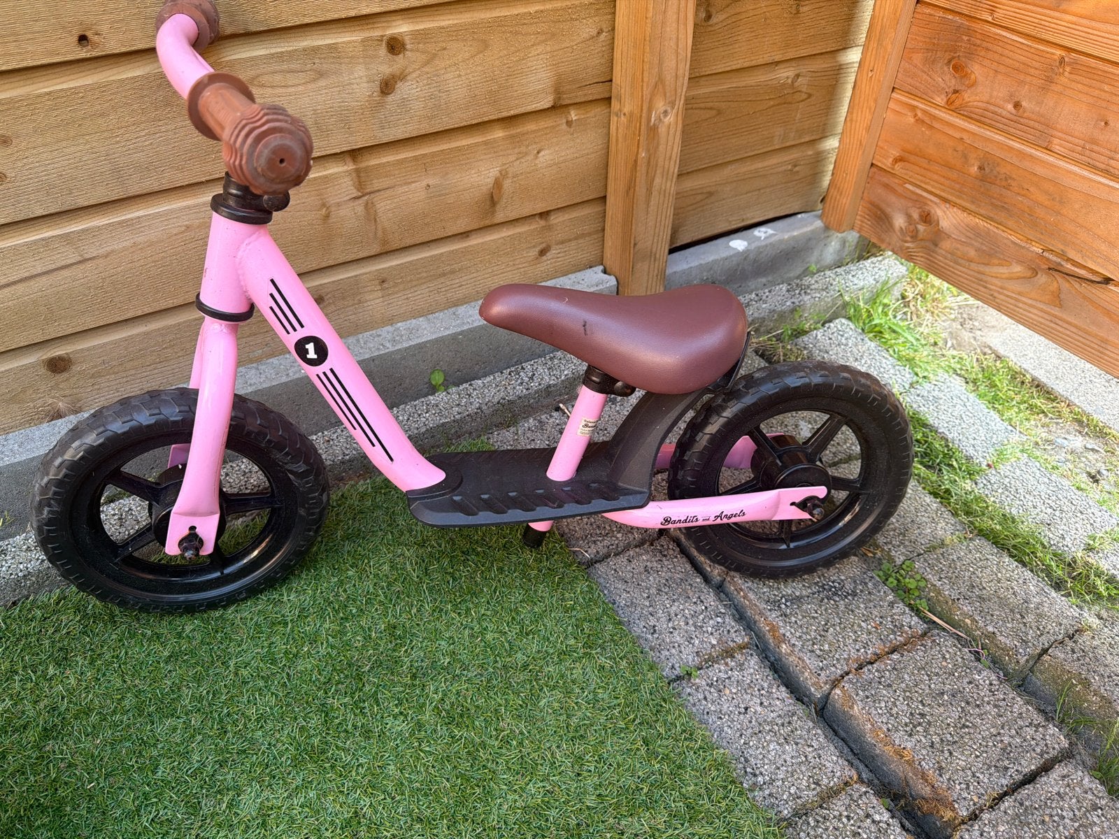 Roze loopfiets voor kinderen - Bandits & Angels, Ophalen of Verzenden, Gebruikt, Minder dan 16 inch