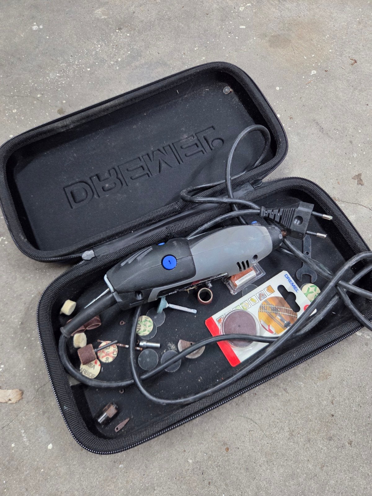 Dremel met accessoires in handige opbergcase, Ophalen, Gebruikt