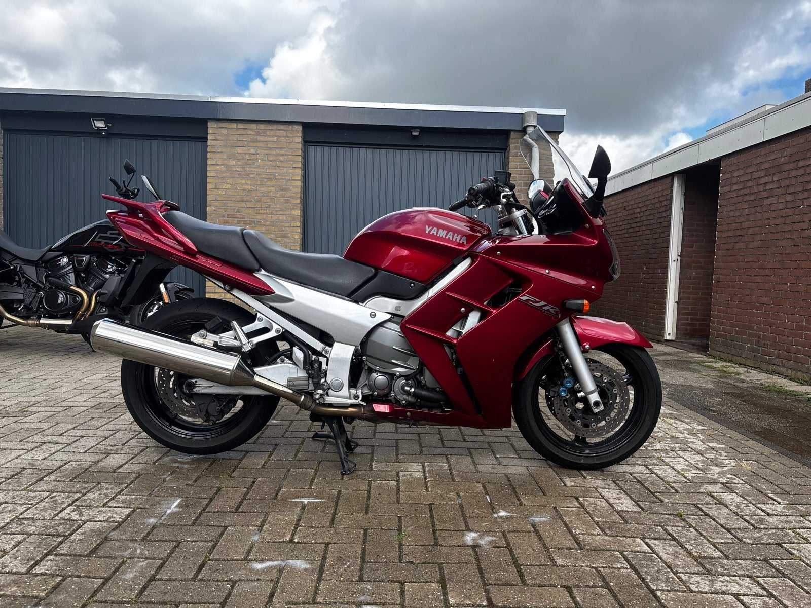 Yamaha FJR 1300 - Krachtige Toermotor, Cardan-aandrijving, Occasion, 4 cilinders, Motorrijbewijs A
