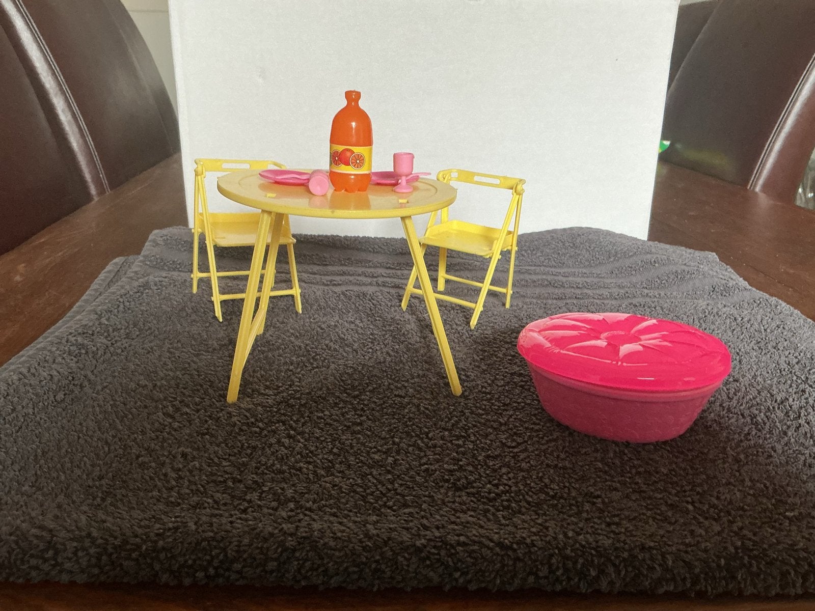 Barbie Picknicktafel met accessoires en bakje vintage, Ophalen of Verzenden, Gebruikt, Accessoires