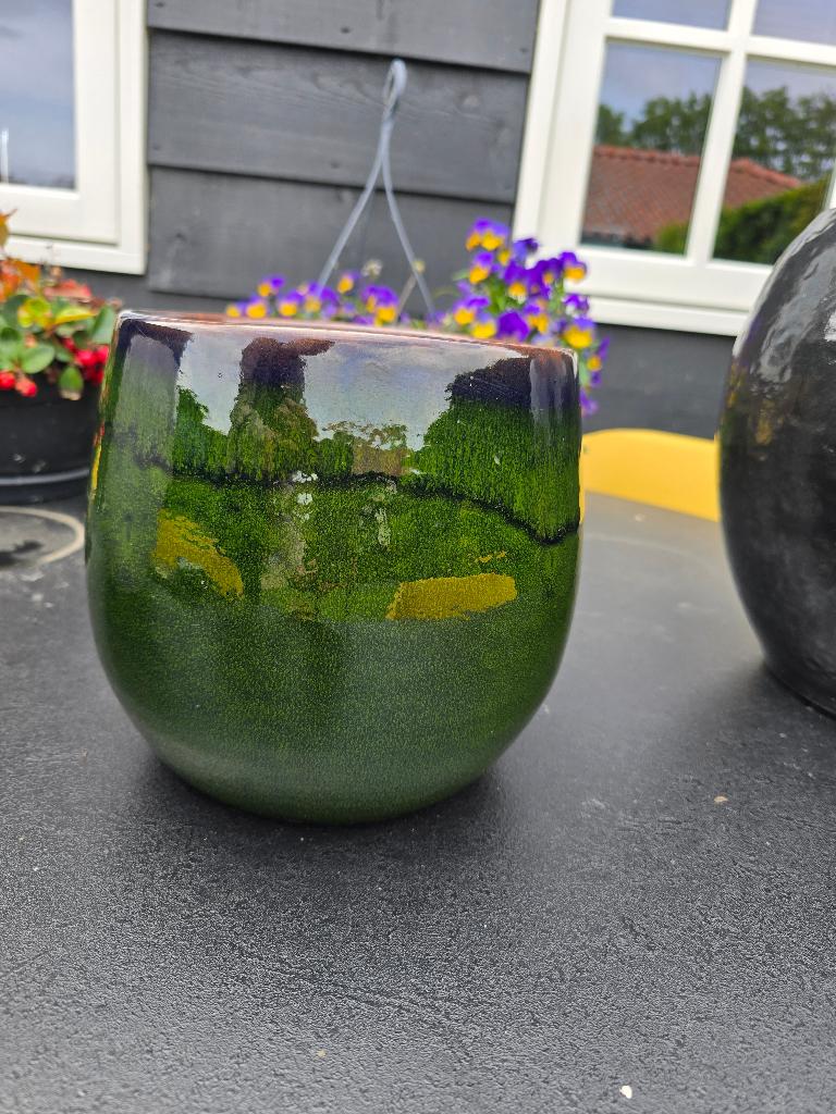 Bliempot groen met blauw/paars, Ophalen, Gebruikt, Rond, Balkon