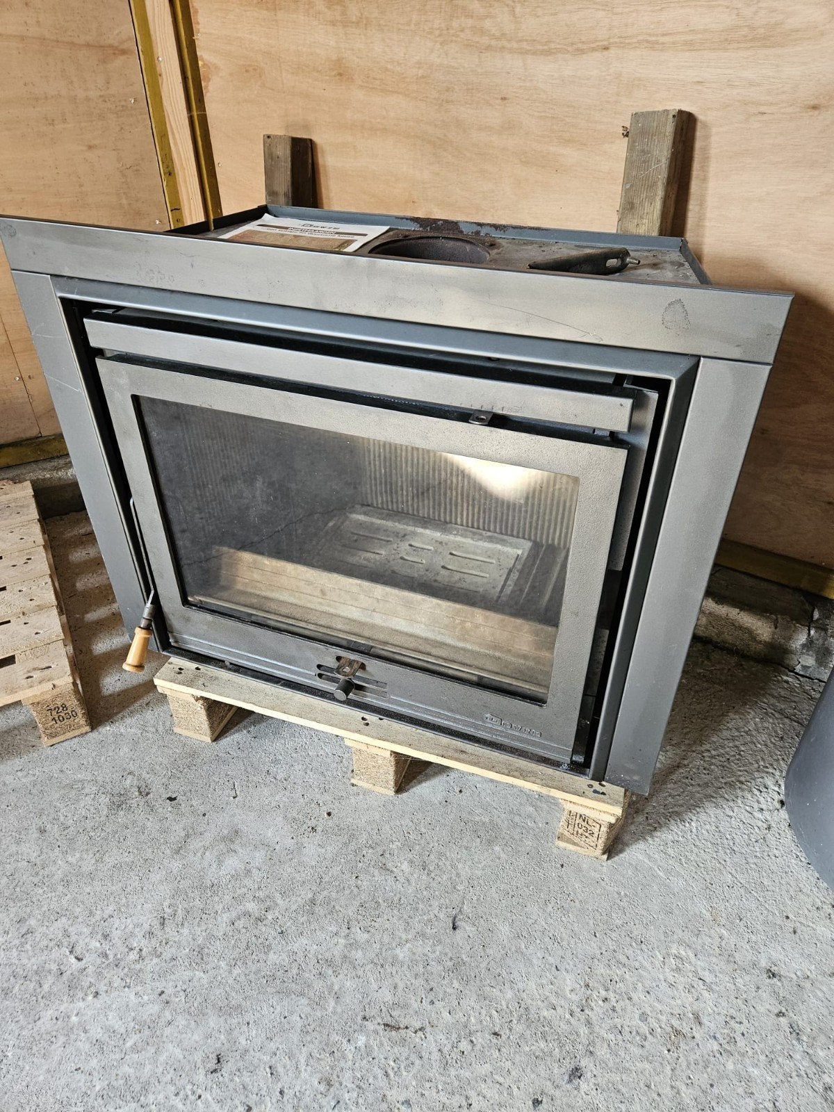DOVRE 2510S HOUTKACHEL GIETIJZER INBOUWHAARD gebruikt buiten, Ophalen, Gebruikt, Houtkachel, Inbouw