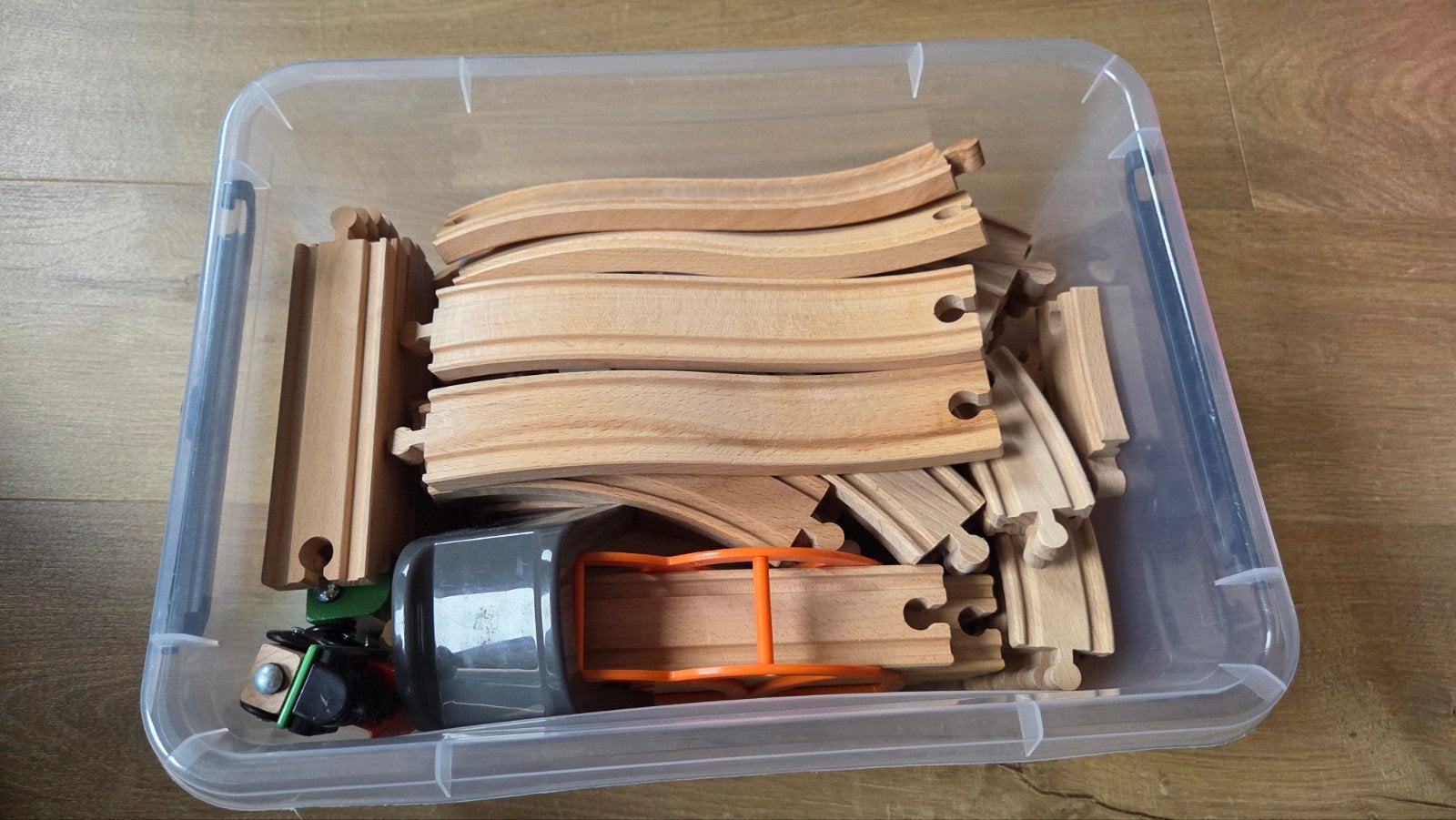 Houten trein set met rails en wagons, Ophalen, Zo goed als nieuw, Rij- of Hobbelspeelgoed
